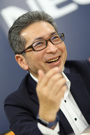 クロスインダストリー事業開発本部 シニアマネージャー 太田 知秀
