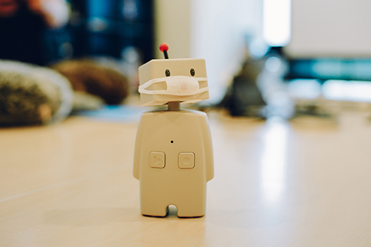 家族をつなぐコミュニケーションロボットBOCCO(R)