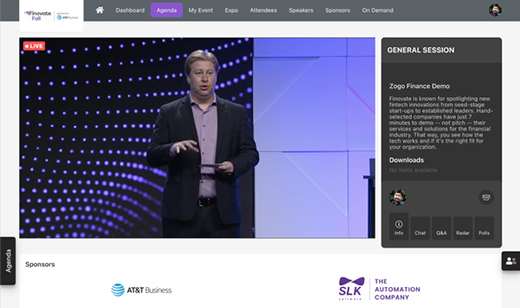 総合司会をするFinovateのVice President、Greg Palmer氏