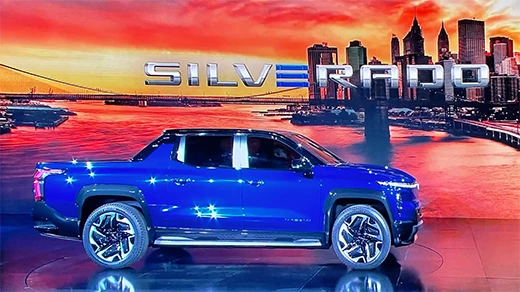 Chevolet の人気トラックのEV版「2024 Silverado EV」。筆者がバーチャルプレゼンを撮影